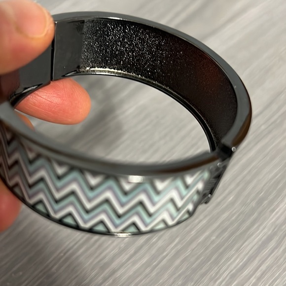 Vintage Metal Hinged Bangle Bracelet with Chevron Design, EUC - Picture 5 of 8